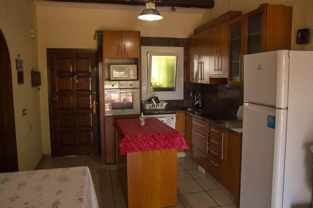 Casita Blanca Con Fibra Optica Y Piscina Cominutaria Villa Tossa de Mar Ngoại thất bức ảnh